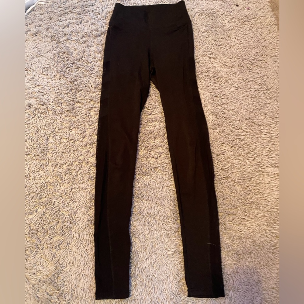 Black leggings mesh design on side